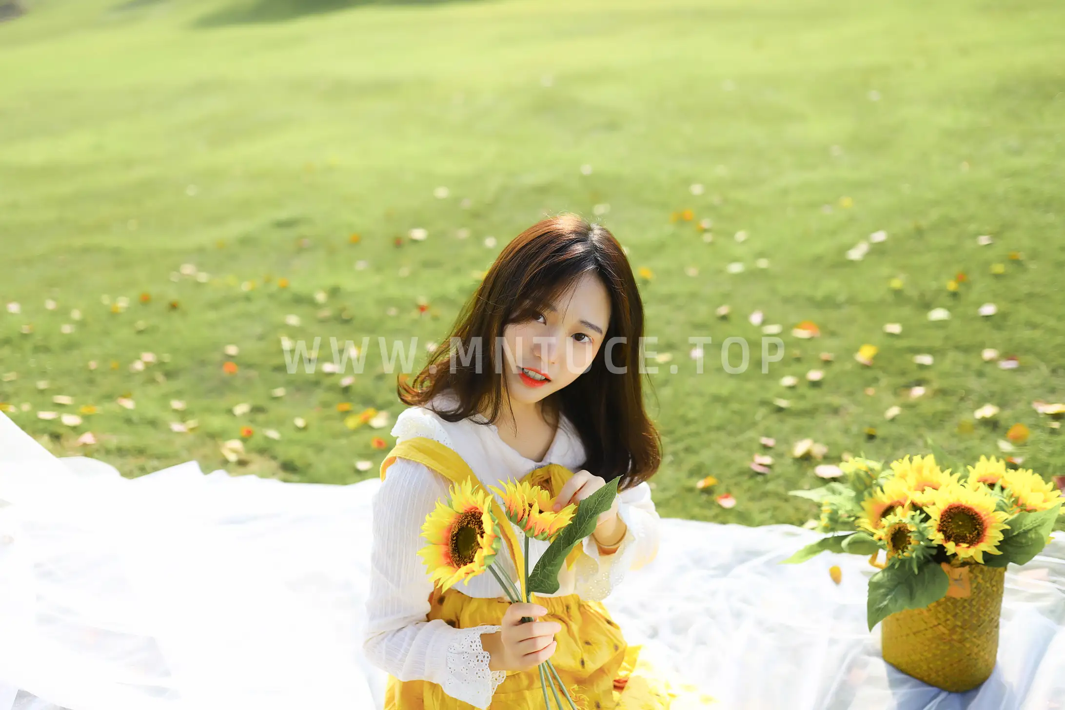 [YITUYU] 2022.08.27 Vol.1804 – Born towards the sun flourishing#[23P]-8